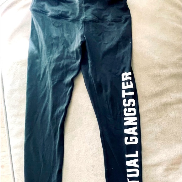 Spiritual Gangster Black leggings. Inside pocket. - Picture 9 of 13